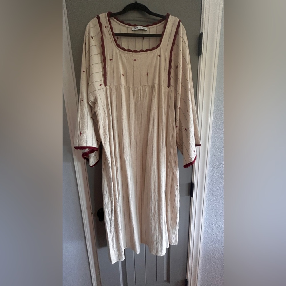 Zara Women's Cream and Burgundy Dress - Picture 3 of 6